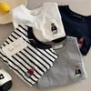 Diseño de oso bordado de dibujos animados, camiseta de manga larga para niños, color liso y patrones a rayas, hecha de algodón puro, elegante y casual, estilo japonés