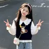 Estilo Coreano Casual Doce Fofo Camisa com Gola de Boneca Colete de Urso Jeans com Personalidade da Moda Conjunto de Três Peças para Primavera e Outono