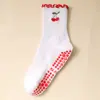 Calcetines de Yoga para Mujer de Media Pantorrilla con Pegamento Antideslizante Encaje de Hongo Bordado de Cereza Calcetines Profesionales para Entrenamiento Correr Pilates