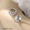 2026 Novo Brinco Croissant Feminino Design de Nicho Sensação de Alto Padrão Brincos Versátil Leve Luxo Para o Trabalho Mais Vendido Joia de Orelha Tendência