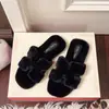 Chinelos peludos de sola reta femininos para uso externo, novidade outono e inverno de 2026 estilo coreano, chinelos confortáveis e quentes, sapatos femininos de algodão slip-on