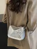 Bolso de Mano Plateado Transfronterizo de Nicho con Correa de Cadena, Bolso Cruzado, Bolso Cuadrado Pequeño Versátil Simple de Moda Tendencia Nueva 2025
