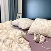 Juego de tres piezas de hilo de algodón de doble capa estilo Ins Una funda de almohada floral de gasa de algodón puro respetuosa con la piel un par de sábanas de color sólido