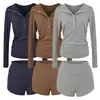 Conjunto de camisa base manga larga, multi-botón, inteligente, casual, versátil, corte slim, y shorts deportivos ajustados al cuerpo, de cadera, estilo 'hot girl'