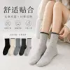 Calcetines versátiles de tubo largo retro inspirados en la dopamina, de colores cálidos en bloques de color con lunares, de longitud hasta la pantorrilla para mujer, para otoño e invierno, con delicado borde de encaje.