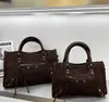 Bolso de Motocicleta de Piel de Vaca Esmerilada Remache Bolso de Mano Moda Retro Bolso Cruzado 2025 Nuevo Bolso de Piel Genuina para Mujer Venta al por Mayor