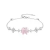 Nova Pulseira Doce de Trevo de Quatro Folhas da Sorte para Mulheres, Design Elegante de Luxo Leve, Sensação de Alto Padrão, Joia de Mão com Zircônia de Flor, Presente para Namorada