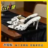 Sandalias de tacón de aguja con punta en satén blanco con lunares, zapatos sin cordones de una sola tira para mujer, nuevos zapatos de tacón alto de nicho 2026 para uso en exteriores