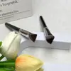 Pincel de Hierro Triángulo Oblicuo, Pincel Iluminador, Iluminador Facial, Pincel para Ojera, Pincel Corrector para el Lagrimal, Pincel de Maquillaje, Pincel para Base sin Marcas