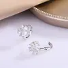 Brincos de Flor de Luxo Leve para Mulheres, Brincos de Cobre com Zircônia Incrustada de Alta Qualidade, Versáteis e Estilosos, Brincos com Design de Nicho, Novo Estilo