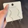 Nuevos pendientes de hilo ondulado para orejas, estilo vacacional de verano para mujer, diseño de nicho de lujo ligero, pendientes largos con borlas, elegantes colgantes para orejas