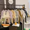 Traje casual de retazos de color contrastante para niños, ropa cálida para el hogar y ropa interior de primavera y otoño