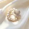 Broche de mariposa de perla sintética para mujer, con diamantes de imitación, exquisito, estilo pequeño fragancia, prendedor corsage, accesorios, pin para traje, abrigo, anti-exposición