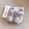Colección primavera 2025: zapatos deportivos transpirables y a la moda para niños, zapatos casuales versátiles y modernos para niños y niñas, zapatos atléticos duraderos y resistentes al desgaste