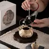 Tetera con Asa de Forma de Pera de las Apsaras Voladoras de Dunhuang, Porcelana Azul y Blanca con Esmalte Rojo Piedra de Fuego, Resistente al Calor, para Preparar Té, Juego de Té Kung Fu Cultural y Creativo, Tetera Individual