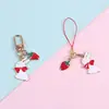 Lindo Llavero de Conejo con Tema de Fresa para Niñas, Accesorio Colgante Creativo de Aleación para Mochila y Coche