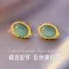 Aretes de acero de titanio de trébol de cuatro hojas con sentido de diseño avanzado, lujo ligero para mujer, diseño nicho, aretes que no se desvanecen, nuevo estilo 2024