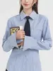 Camisa de Manga Longa Listrada Azul com Gravata Feminina Primavera Estilo Academia Conjunto Camisa com Top Base