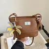 Bolso tipo cubo de diseño de nicho casual versátil transfronterizo 2026 moderno para mujer nuevo popular para ir al trabajo de un solo hombro cruzado