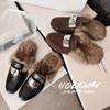 Mules de Couro Genuíno de Nicho para Mulheres, Novo Estilo Outono e Inverno 2026, Pantufas Quentes de Pelo de Coelho com Fivela Prateada, Pantufas Semi-Abertas