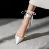 Zapatos de Tacón Alto Blancos de Punta Fina para Mujer Zapatos de Dama de Honor Boda Zapatos Planos Franceses de Tacón Fino con Cordones de Cinta Moda Estilo Europeo y Americano Zapatos de Mujer