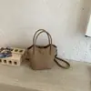 2026 Bolso Casual de Moda Estilo Nuevo con una Textura Simple y Moderna, Bolso Cubo para Invierno, Bolso Cruzado y de Hombro Personalizado para Mujer