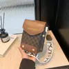Bolsa Popular para Teléfono Móvil de Verano 2024 Nueva Alta Gama Moda Versátil Bolso Cruzado Elegante Pequeño Bolso Cuadrado de Hombro
