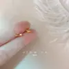 Pendientes Únicos de Ballena Pequeña para Mujer 2026 Nuevos Pendientes de Moda Nicho Simples Mini Versátiles Accesorios para Orejas de Estudiante