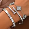 Pulseira de Aço Titânio Aço Inoxidável Cruz Moda com Fivela de Cartão de Diamante Pulseira de Mão Pulseira de Aço Titânio Feminina Trevo de Quatro Folhas Acessórios de Joias para Mão
