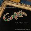 Broche de Crocodilo Vitrificado Vermelho Verde Vintage Antigo Ocidental Cobre Incrustado Retro 18 Ouro Velho