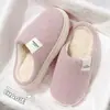 Pantuflas de algodón para hombre y mujer, adecuadas para otoño e invierno, para uso en interiores, con suelas antideslizantes, forro de felpa para abrigar y suelas gruesas. Disponible al por mayor