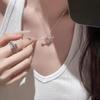 Collar de perlas con costura de amor, accesorios de hip-hop de verano, diseño con sentido de alta calidad, cadena de clavícula de lujo y nicho para mujer.
