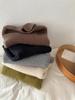 Suéter para niños de Corea del Sur 2023 Invierno para niños medio cuello alto color sólido forrado de vellón para usar debajo estilo occidental suéter de punto