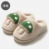 Novas pantufas de algodão em formato de cogumelo para mulheres, adequadas para outono e inverno, antiderrapantes, quentes e fofas, disponíveis em pares, e também para homens; atacado