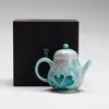 Sabendo que Shanzhi tem uma cerâmica pintada à mão com técnica de queima de campo, bule de chá Yunhu azul com pilhas brancas de flores, furo de bola para filtragem