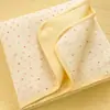 Funda de Cama Acolchada de Gasa Arrugada de Doble Capa Grado Materno e Infantil Estilo Ins Protector de Cama Engrosado Sábana de Cama Antideslizante Juego de Tres Piezas