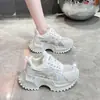 Zapatillas de papá a la moda con suela gruesa, brillantes y estrelladas para mujer, nuevo modelo 2026, que realzan la altura, elegantes, de malla transpirable, deportivas casuales