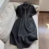 2026 Nuevo Modelo Vestido de Seda con Patrón de Nube Roja y Detalles Bordados al por Mayor N1EQ61001
