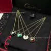 Collar con Amuleto V-Gold de Alta Calidad Bañado en Oro Rosa de 18K, Perla Blanca, Colgante de Ágata Roja, Cadena para Clavícula con Cierre de Seguridad