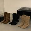 Botas de Tacón Alto de Gamuza a Media Pantorrilla de Nicho para Mujer 2025 Nuevas Botas Delgadas de Punta Aguda para Otoño e Invierno Botas de Jinete