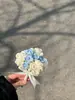 Guangzhi envia a Meiya um buquê de rosas de crochê feitas de fio colorido, um kit de material DIY trançado feito à mão, um presente para o Festival Qixi para mulheres