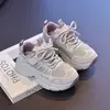 Zapatos Deportivos para Niñas Zapatos Ligeros de Suela Suave para Correr para Niños 2026 Nuevos Zapatos de Malla Transpirable para Niños Estilo Papá Primavera y Otoño