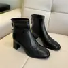 Zíper traseiro botas retrô outono e inverno nova moda botas de couro versáteis bico quadrado médio 2026 da moda de corte baixo salto grosso feminino