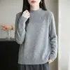 Suéter de malha de alta qualidade pronto para usar, com bainha enrolada, gola semi-alta, mangas compridas, novo estilo outono/inverno, com ombros vazados, cor sólida, top base para mulheres
