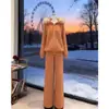 2026 Nuevo Estilo Estilo Perezoso Cuello de Piel con Capucha de Punto Cremallera Cárdigan Pantalones de Pierna Ancha Conjunto de Dos Piezas para Mujer Otoño e Invierno Cálido