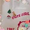2026 Nuevo Adorno de Broche de Dibujos Animados Papá Noel Insignia Navideña Linda Mujer Reno Pin Creativo Accesorios
