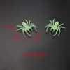 Accesorios de Halloween Arañas Pequeñas que Brillan en la Oscuridad Arañas de Plástico de Simulación Adornos Casa Embrujada Sala de Escape Broma Escenas de Terror