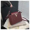 Nova Bolsa Decorativa Simples em Forma de V 2025, Elegante e Estilosa, de Ombro Único, Transversal, Tendência, Estilo Saco, Pequena para Mulheres