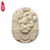Longdu Marfil Imitación Guanyin Guan Gong Colgante Largo Tallado Buda Marca Joyería Hueso Artificial Tallado Diente Tallado Artesanías Mayoreo