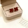 Pendientes de Trébol de Cuatro Hojas Modernos y Sencillos, Pendientes de Estilo Clásico para Mujer, Sensación de Lujo Ligero y Gama Alta, Pendientes de Material de Cobre, Accesorios Versátiles para Orejas